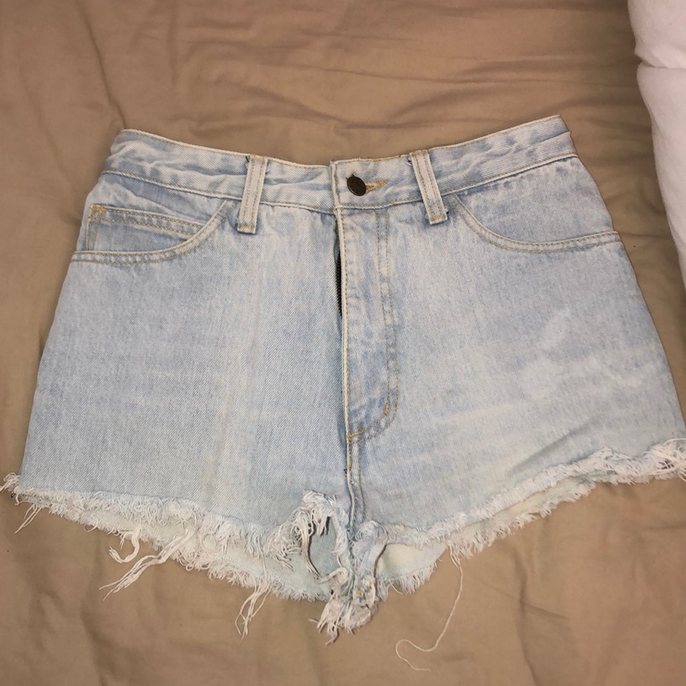 Guess! Summer high waisted shorts!